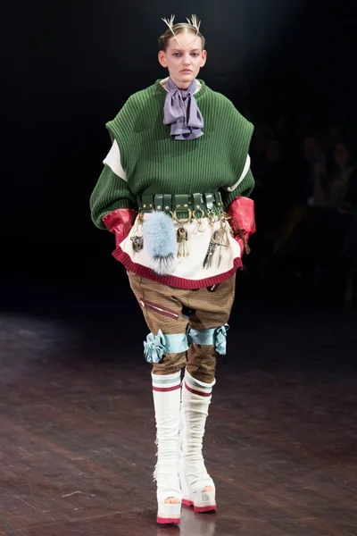 Look 28